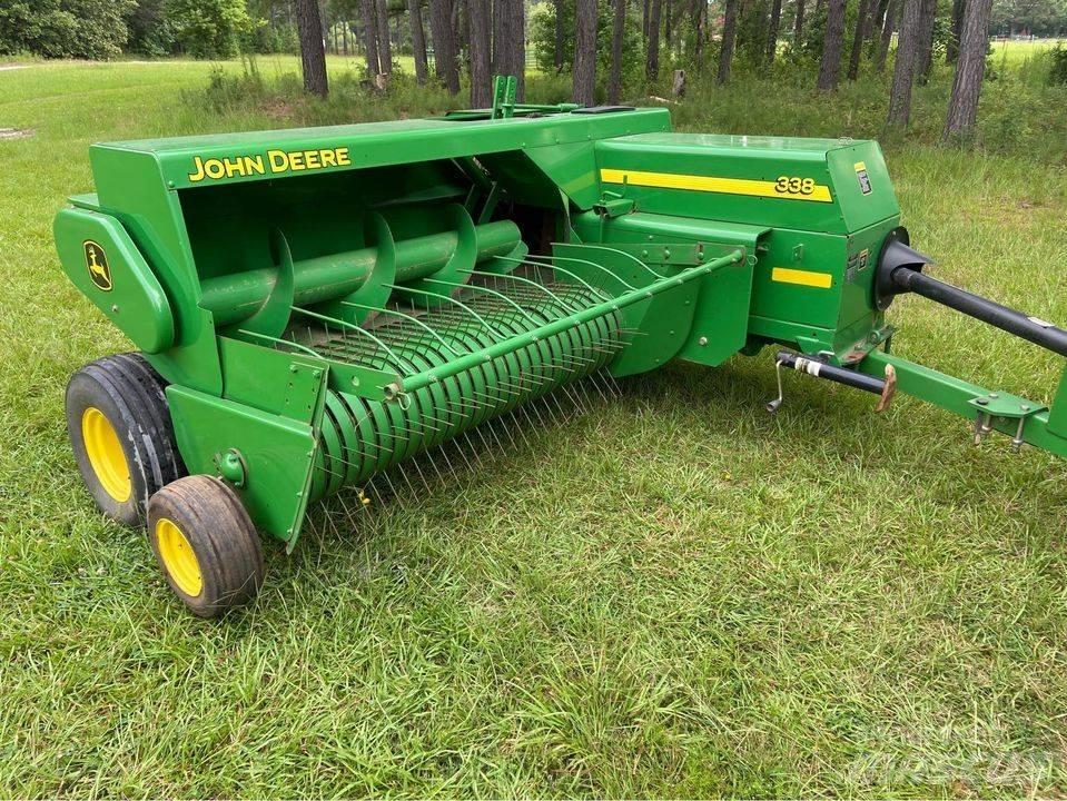 John Deere 338 Baler Lis na hranaté balíky