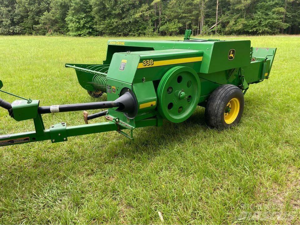 John Deere 338 Baler Lis na hranaté balíky