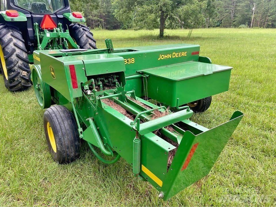 John Deere 338 Baler Lis na hranaté balíky