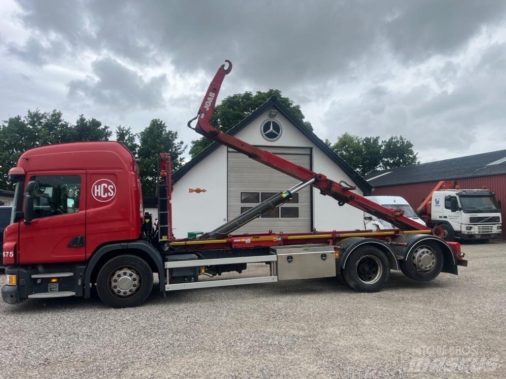 Scania P 320 Hákový nosič kontejnerů