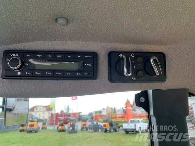 GiANT G5000 Tele Kolové nakladače