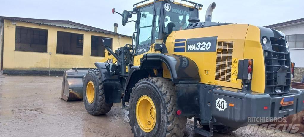 Komatsu WA 320 Kolové nakladače