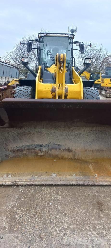 Komatsu WA 320 Kolové nakladače