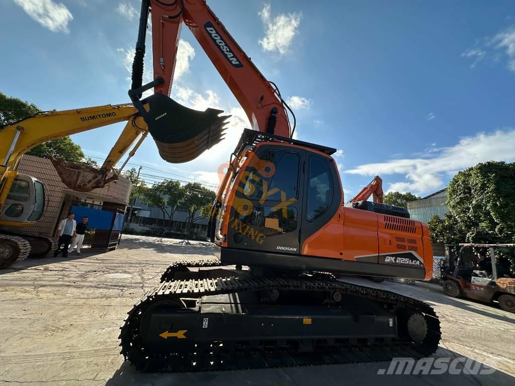 Doosan DX 225 LCA Pásová rýpadla