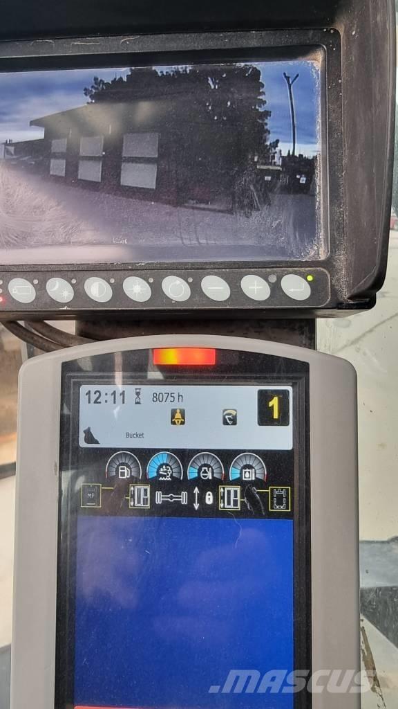 CAT MH 3022 Stroje pro manipulaci s odpadem