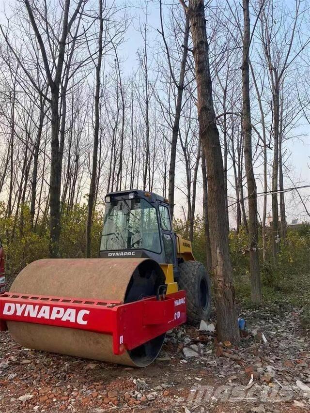 Dynapac CA301 Tahačové válce