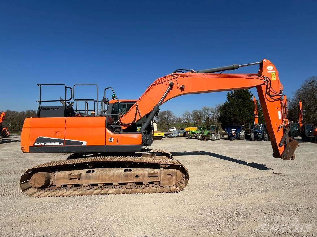 Doosan DX 225 Pásová rýpadla