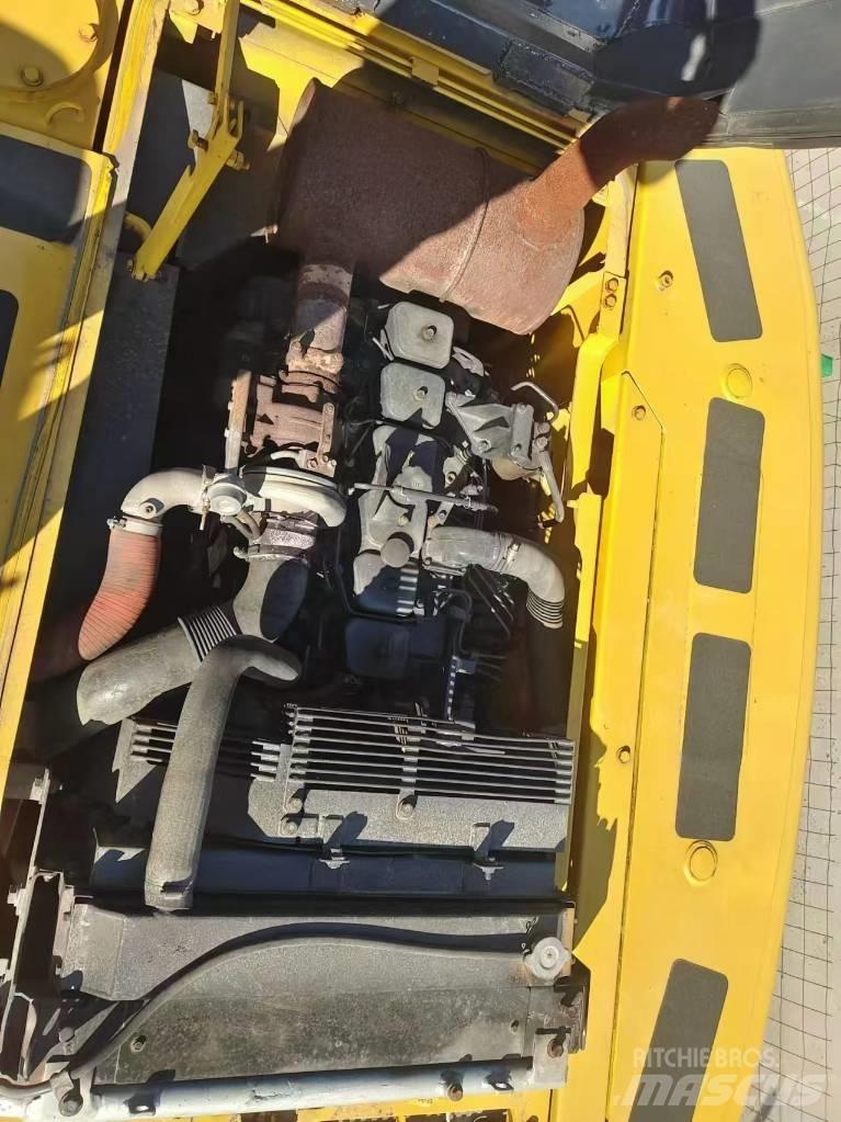 Komatsu PC 220 Pásová rýpadla