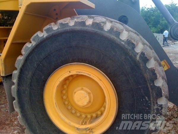Volvo L180 Kolové nakladače