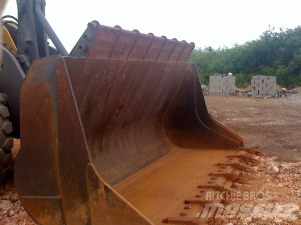 Volvo L180 Kolové nakladače