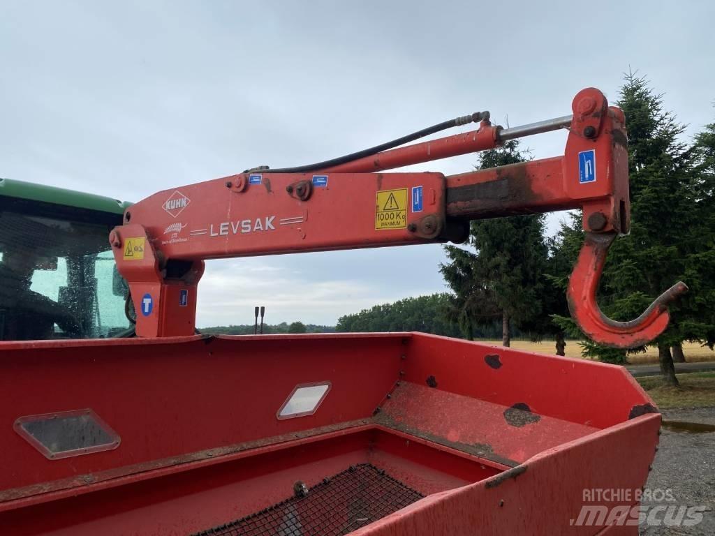 Kuhn M863 Rozmetadlo minerálních hnojiv