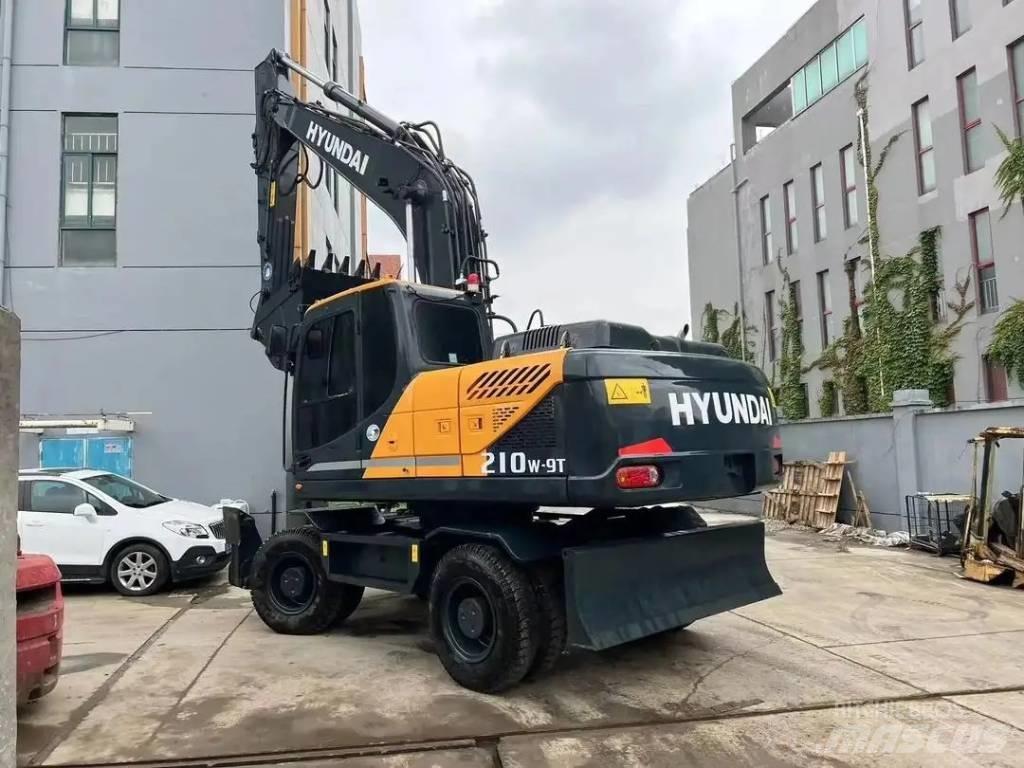 Hyundai R210W-9 Kolová rýpadla