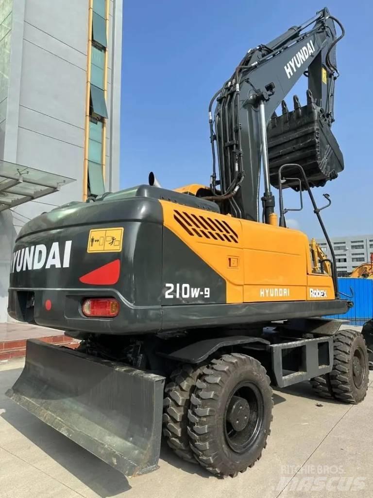 Hyundai R210W-9 Kolová rýpadla
