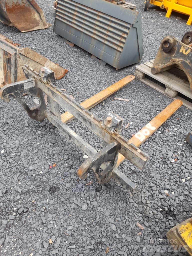 CAT 908M Kolové nakladače