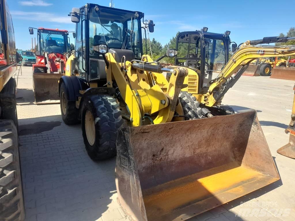CAT 908M Kolové nakladače