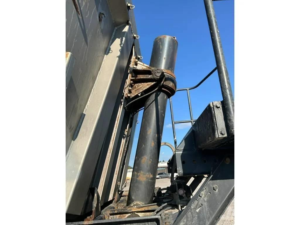 Schwarzmüller HKS 2 Sklápěcí přívěsy