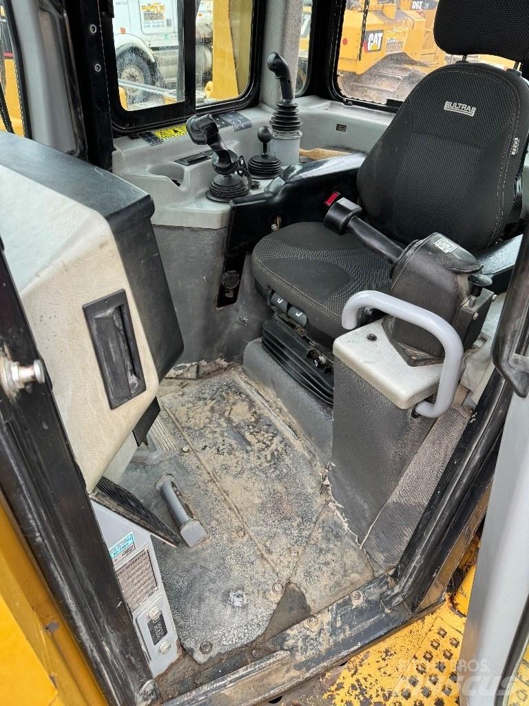 CAT D 6 T XW Pásové dozery