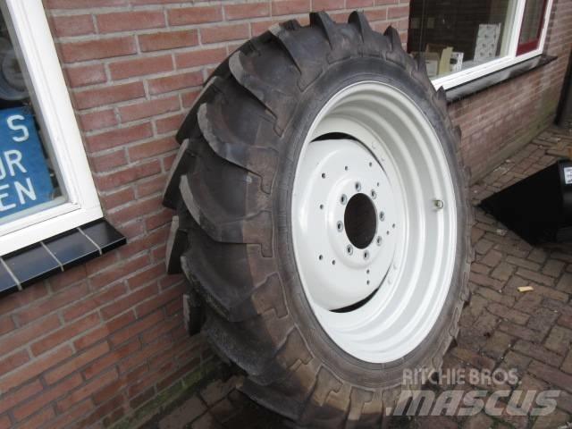 Michelin 13.6/38 Pneumatiky, kola a ráfky