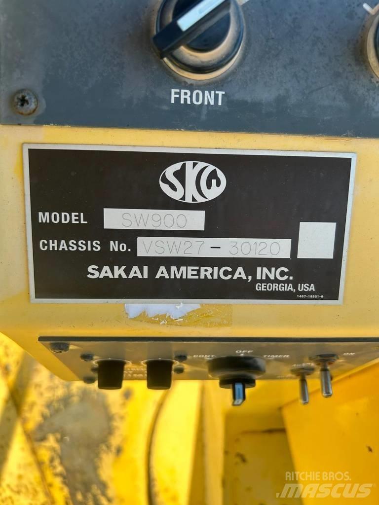 Sakai SW 900 Pneumatikové válce