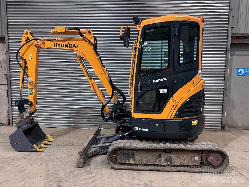 Hyundai R25Z-9 AK Mini rýpadla < 7t