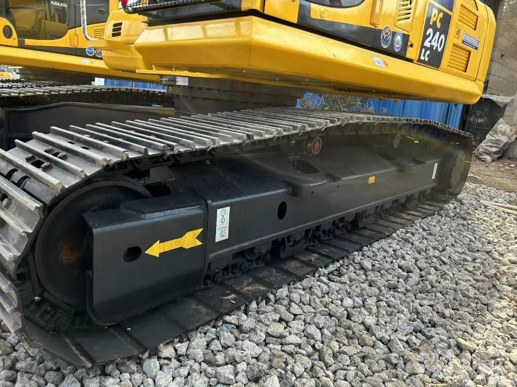 Komatsu 240-8 Pásová rýpadla