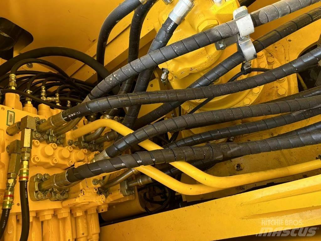 Komatsu 240-8 Pásová rýpadla