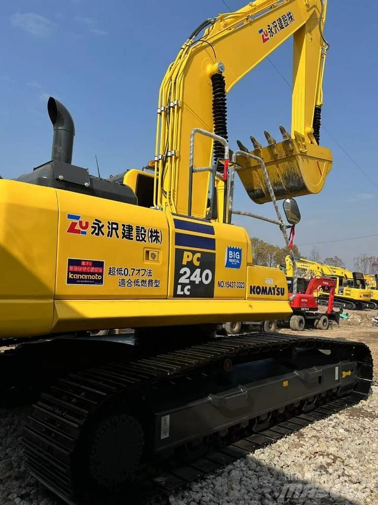 Komatsu 240-8 Pásová rýpadla