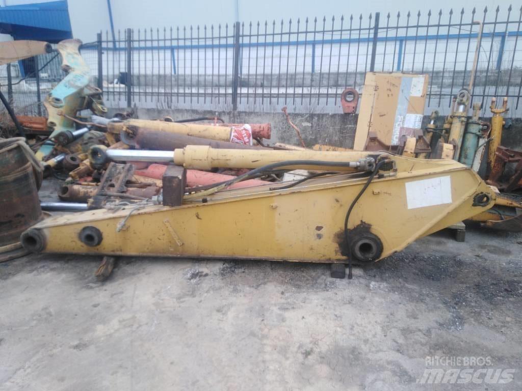 CAT M 318 Podvozky a zavěšení kol