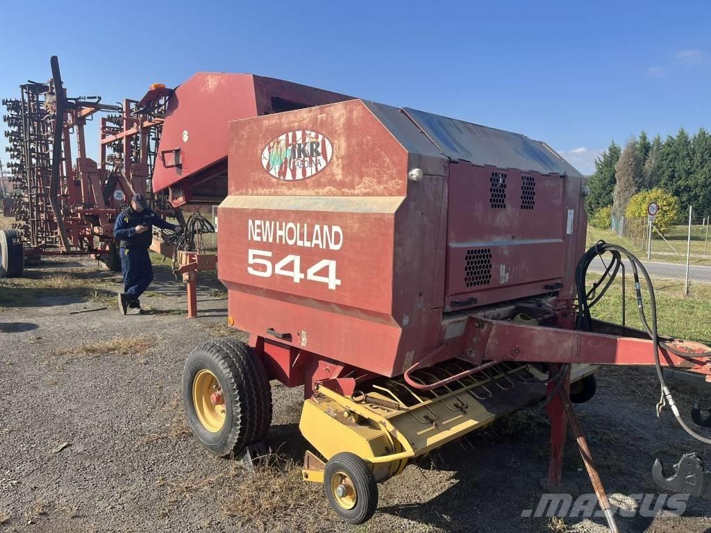 New Holland 544 Lis na válcové balíky