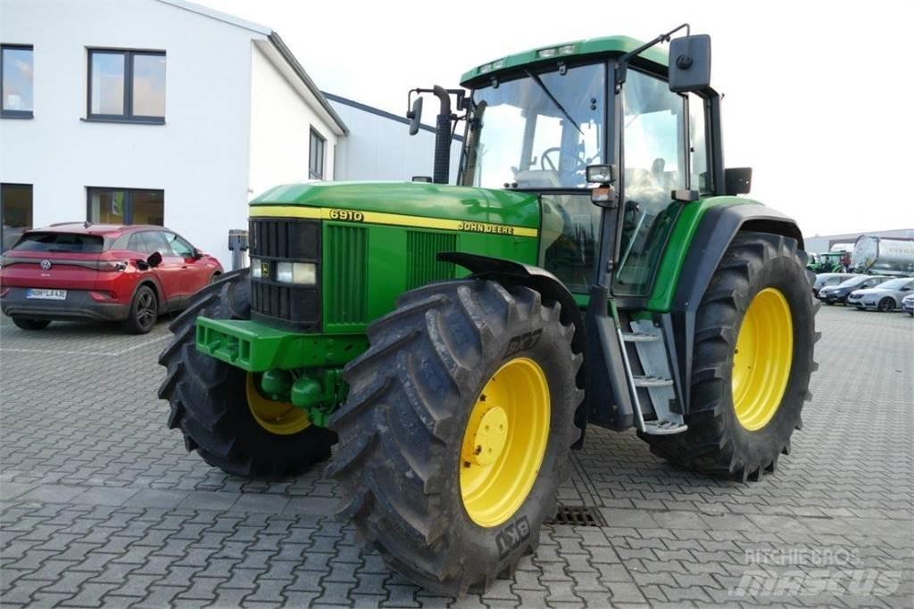 John Deere 6910 Traktory