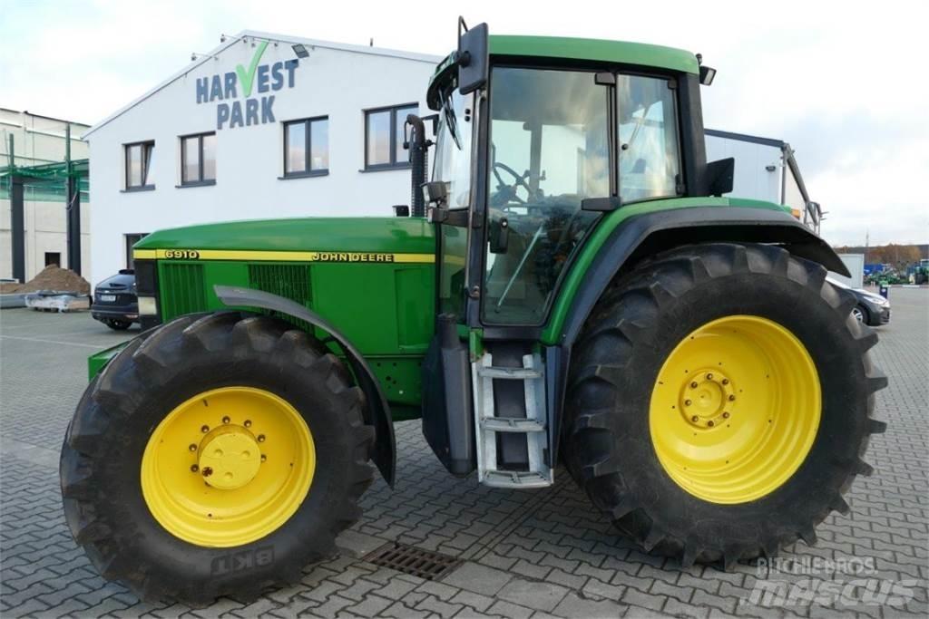 John Deere 6910 Traktory