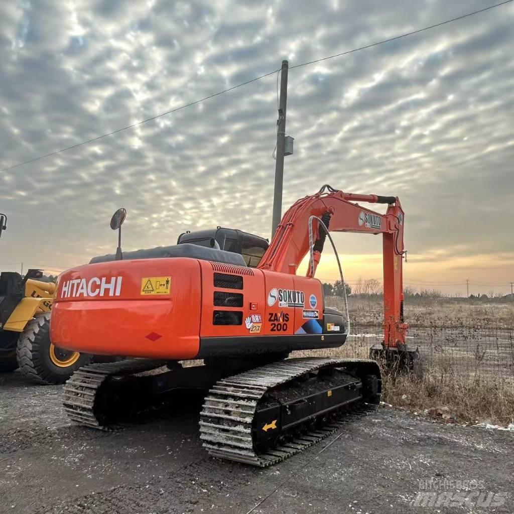 Hitachi ZX 200 Pásová rýpadla