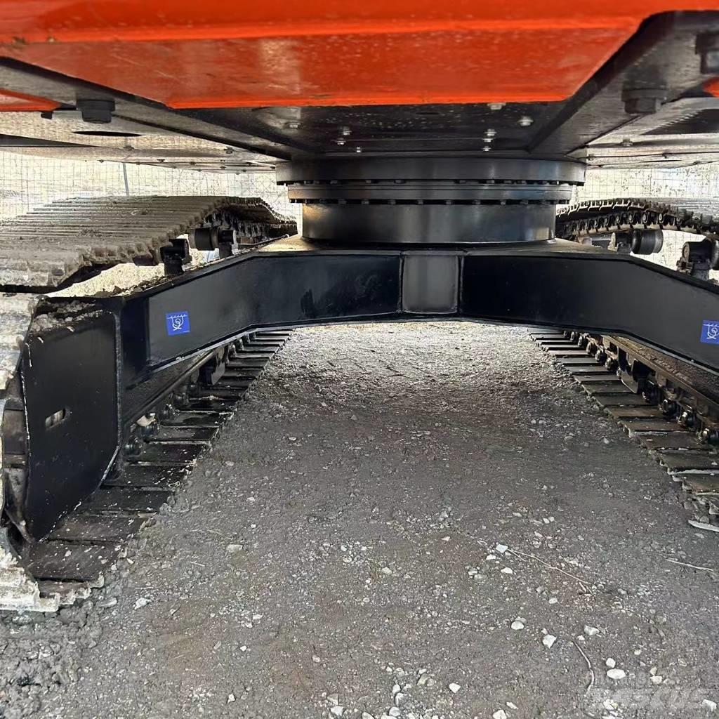 Hitachi ZX 200 Pásová rýpadla