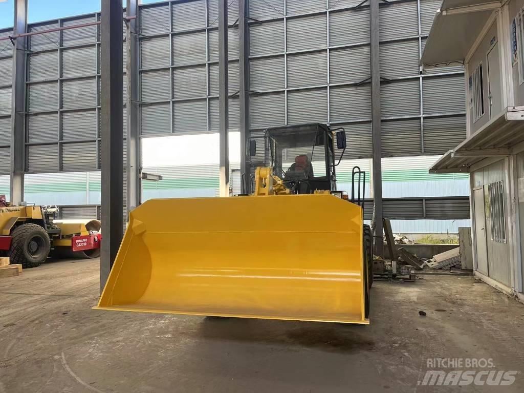 Komatsu WA 320-3 Kolové nakladače