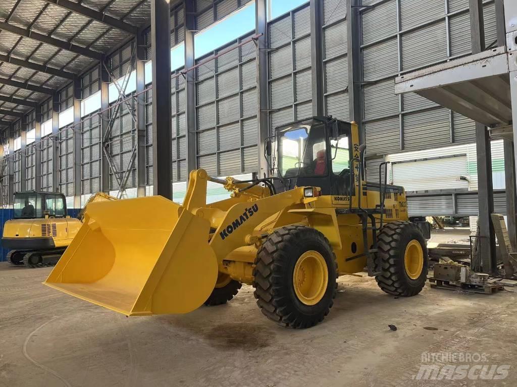 Komatsu WA 320-3 Kolové nakladače