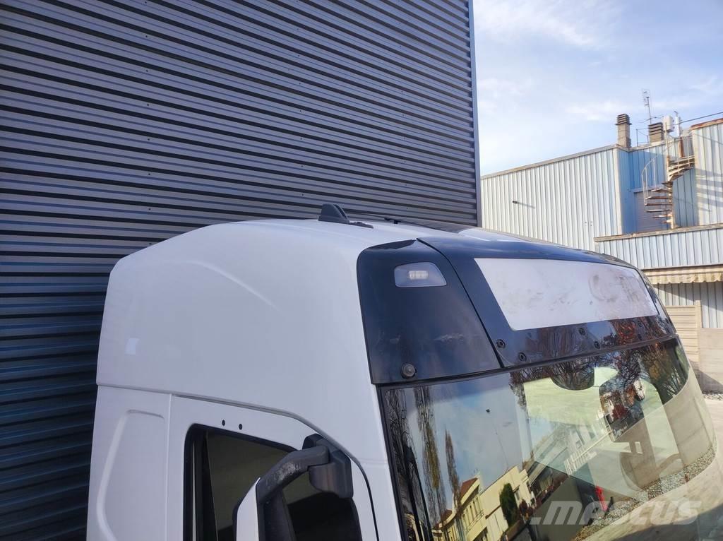 Volvo L2 H2 Kabiny a interiér