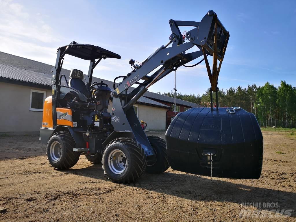 GiANT 1500 Víceúčelové nakladače