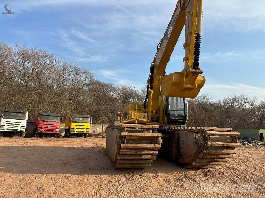 CAT 320 C L Obojživelná rypadla