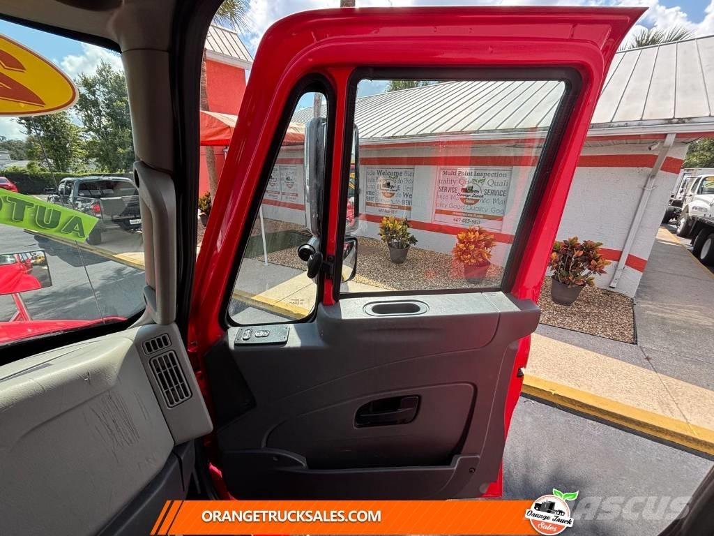 International 4300 Skříňová nástavba