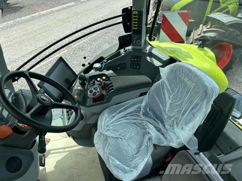 CLAAS AXION 870 Traktory