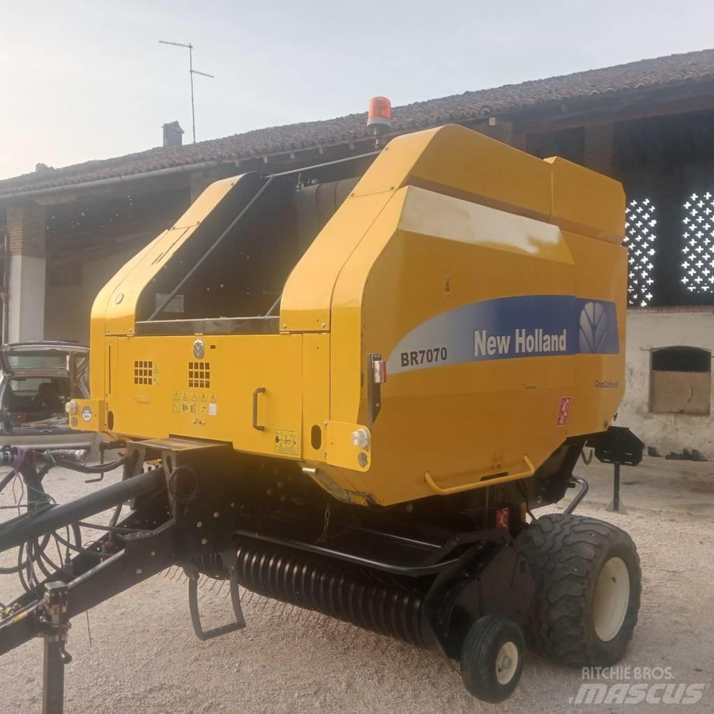 New Holland BR 7070 Lis na válcové balíky
