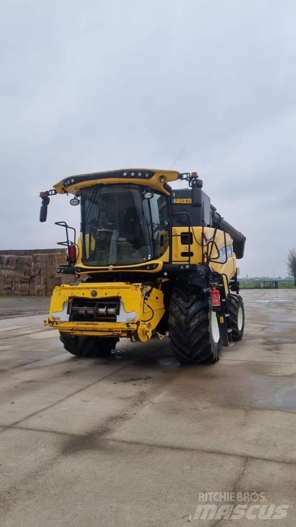New Holland CR 8.80 Sklízecí mlátičky