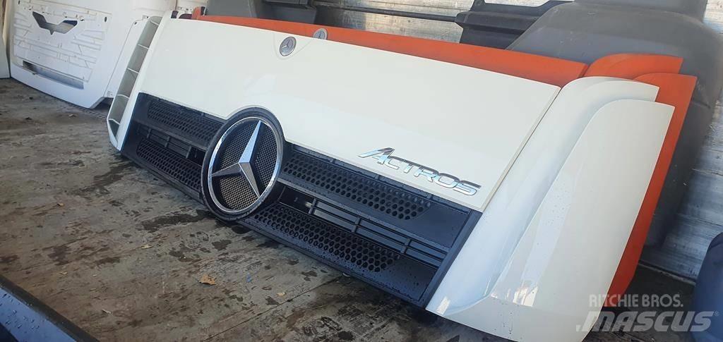 Mercedes-Benz Actros Kabiny a interiér
