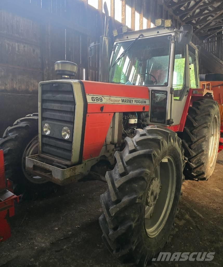 Massey Ferguson 699 Traktory