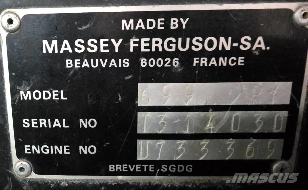 Massey Ferguson 699 Traktory