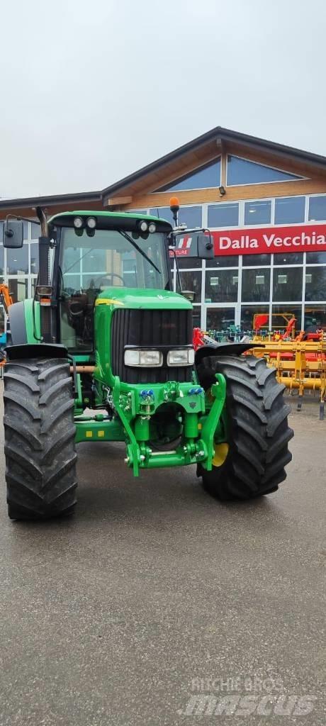 John Deere 6820 Traktory