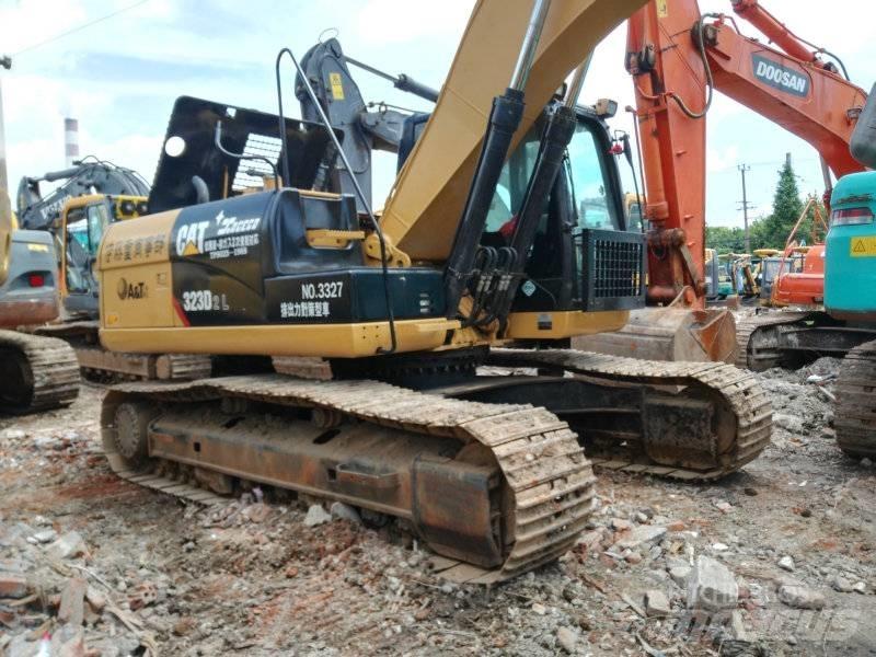 CAT 323 D L Pásová rýpadla