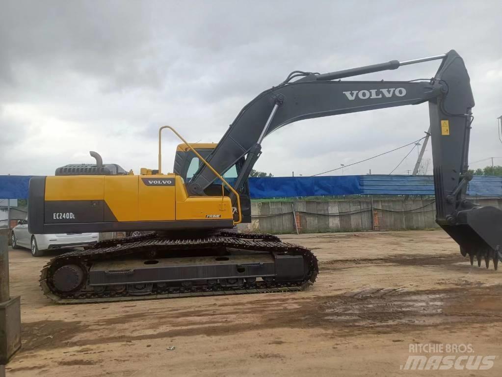 Volvo EC 240 DL Pásová rýpadla