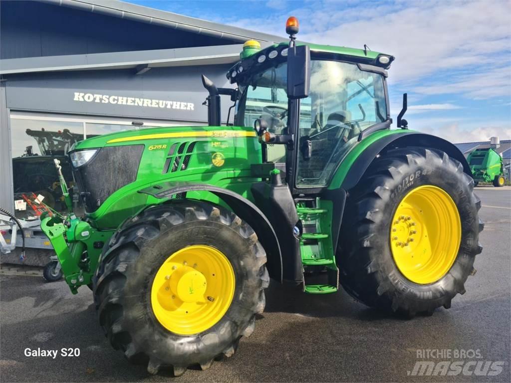 John Deere 6215R Traktory