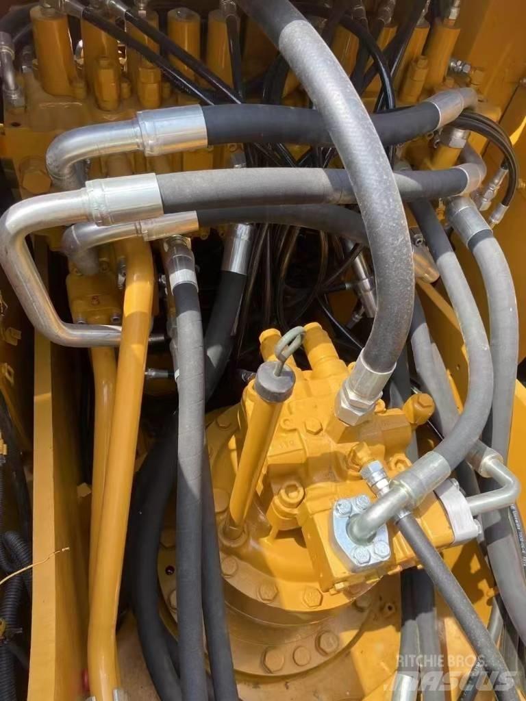 CAT 320D2 Pásová rýpadla